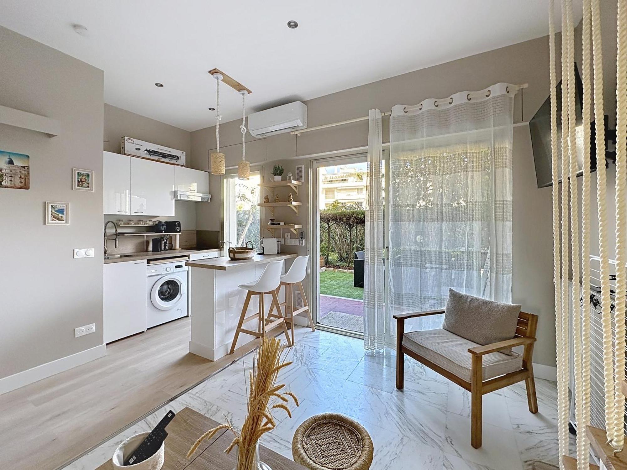 Cozy With Garden And Parking In Appartement *